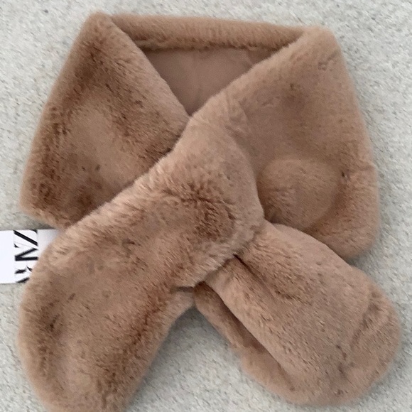 🆕 ZARA Plushy Faux Fur Stole Scarf Wrap - Picture 4 of 7